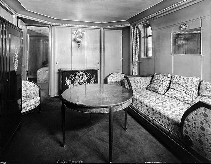 Suite de Luxe #70, sitting room.