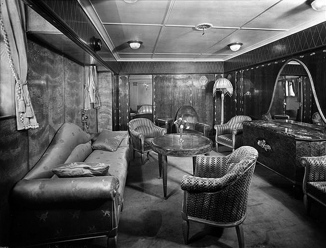 Suite de Luxe #72, sitting room.