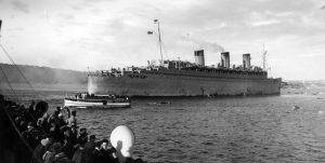 Troopship Queen Mary, Sydney-Featured